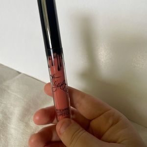 Kylie Cosmetics Matte Lipstick in Sweater Weather